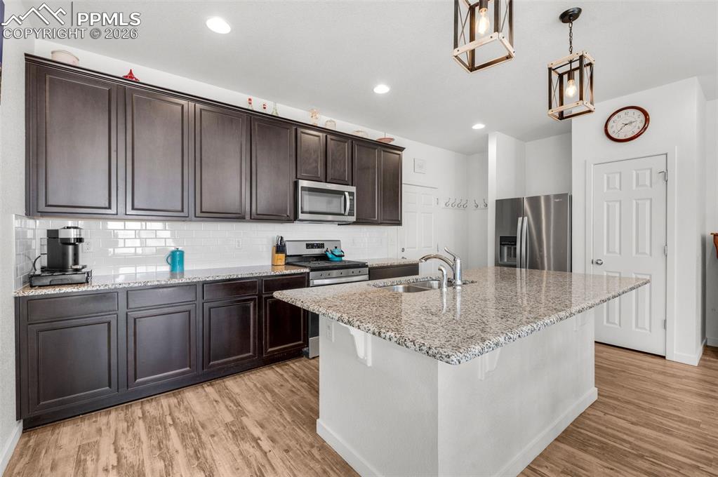 Image 8 of 25: Kitchen