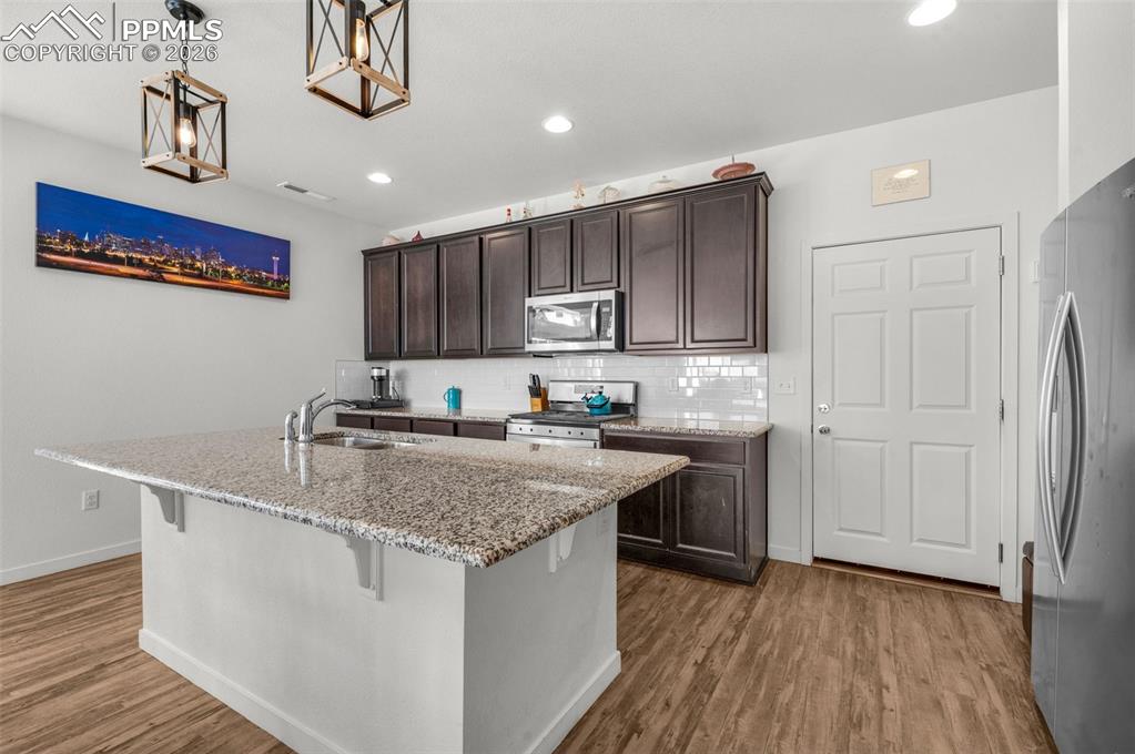 Image 9 of 25: Kitchen