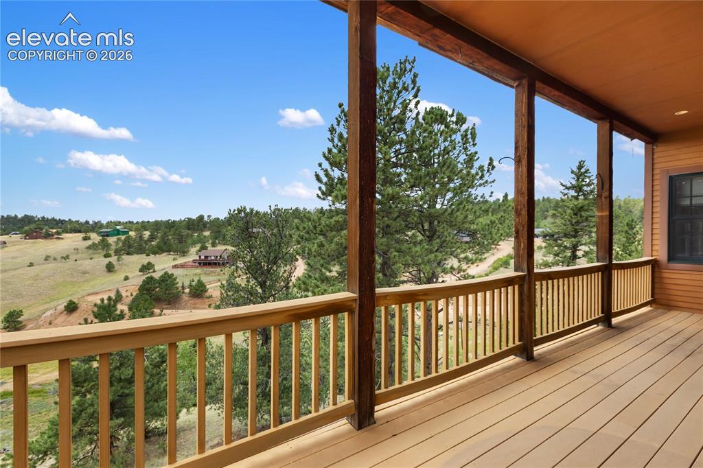 Image 8 of 50: Deck