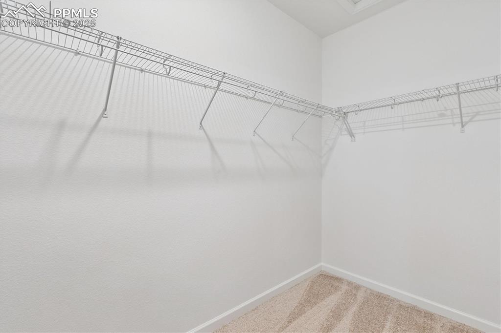 Image 17 of 20: Closet