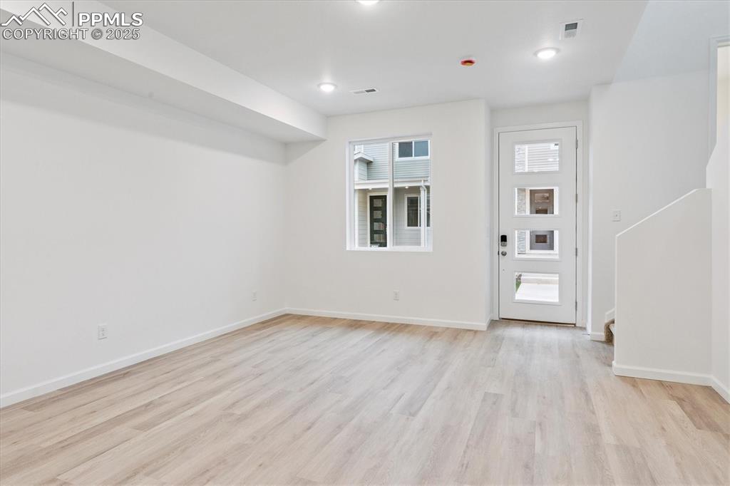 Image 3 of 20: Entry