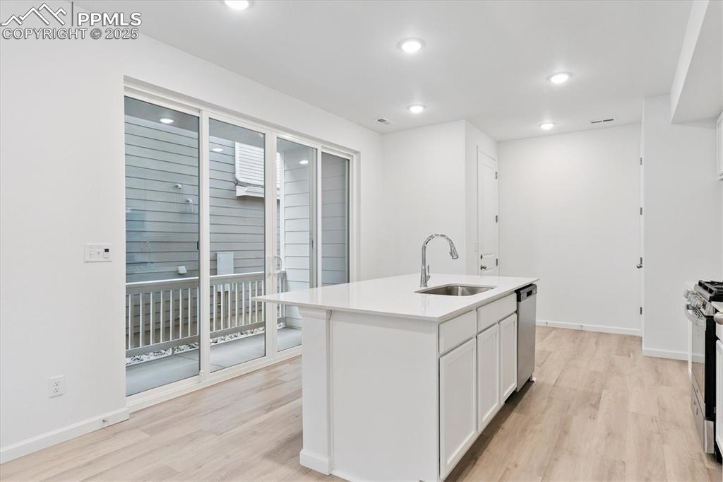 Image 5 of 20: Kitchen