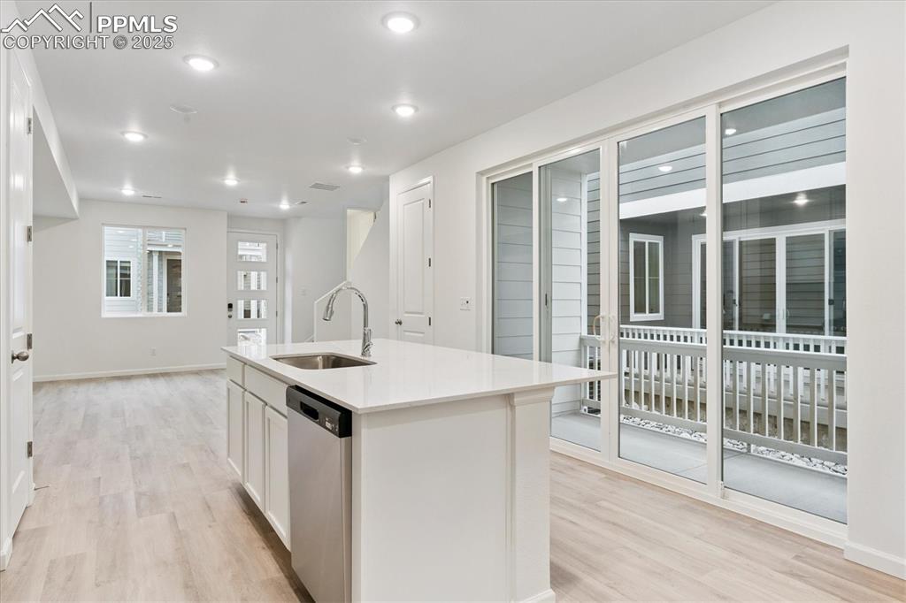 Image 7 of 20: Kitchen