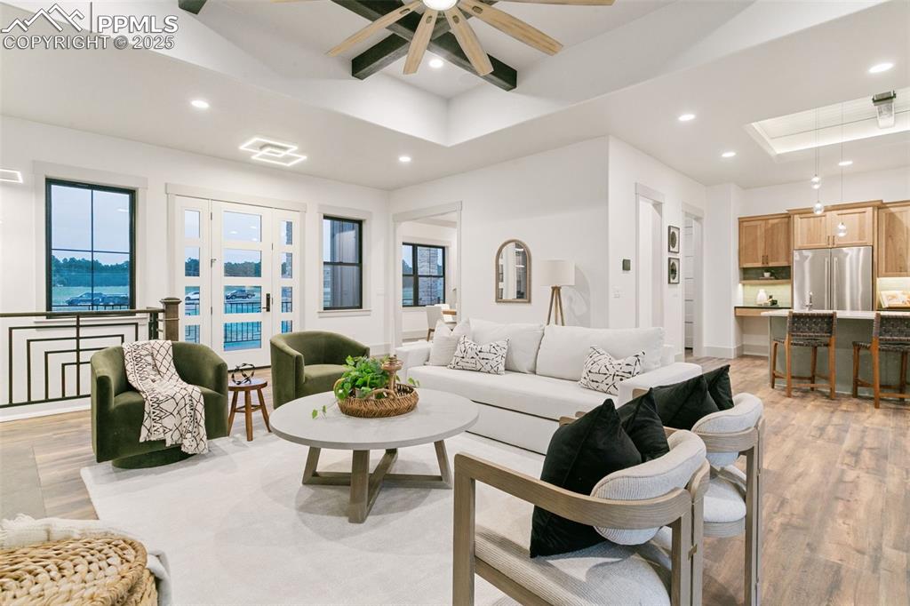 Image 14 of 50: Living Room