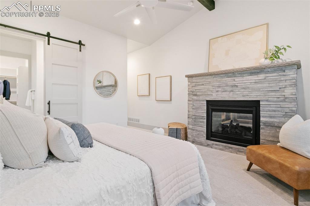 Image 20 of 50: Bedroom