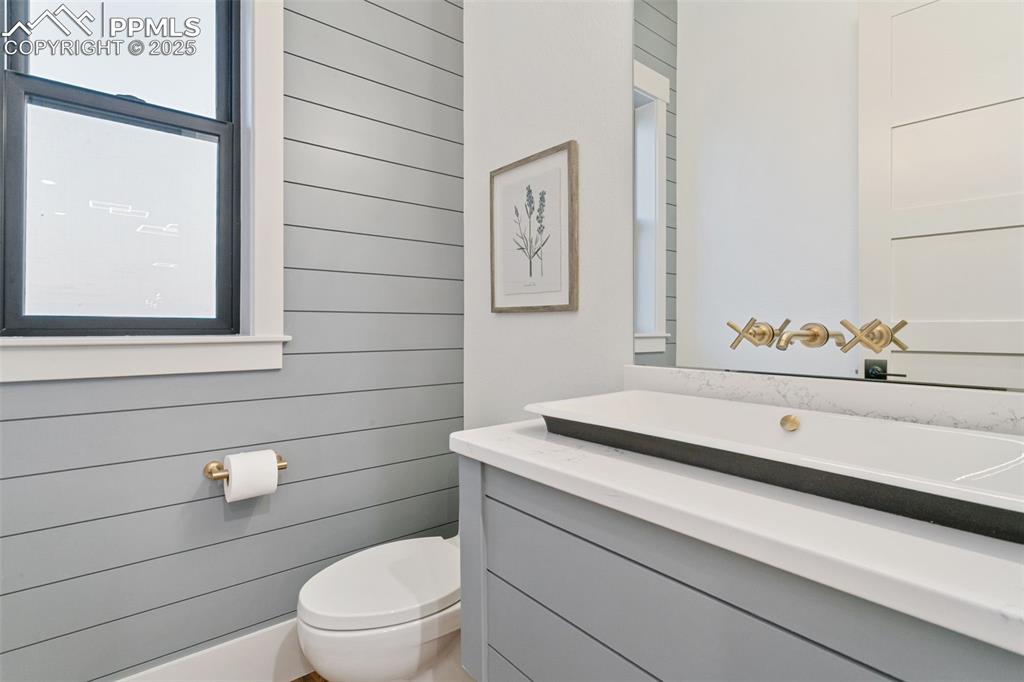 Image 29 of 50: Bathroom