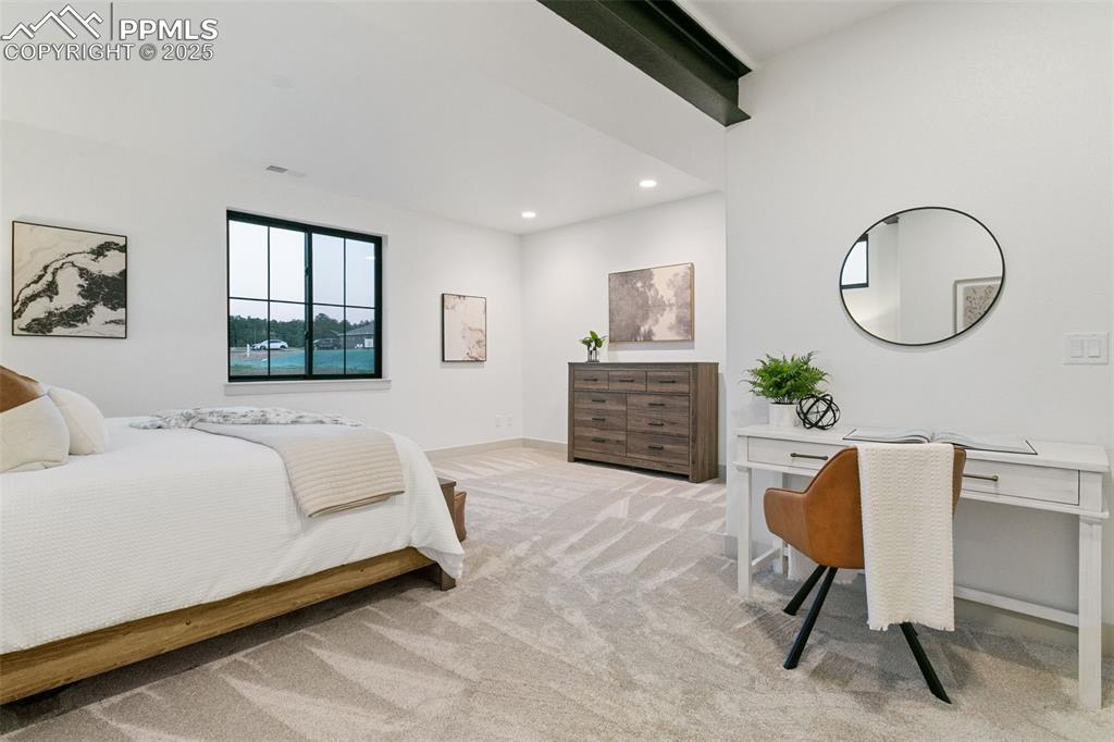 Image 31 of 50: Bedroom