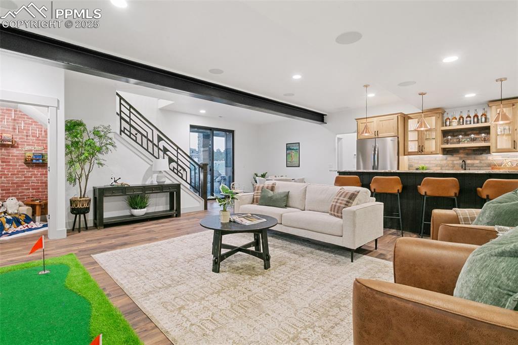 Image 36 of 50: Living Room