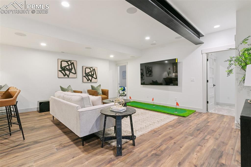 Image 38 of 50: Living Room