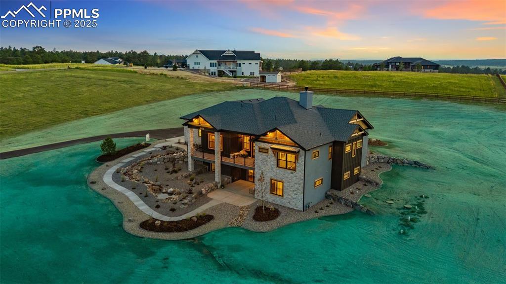 Image 40 of 50: Back of Structure