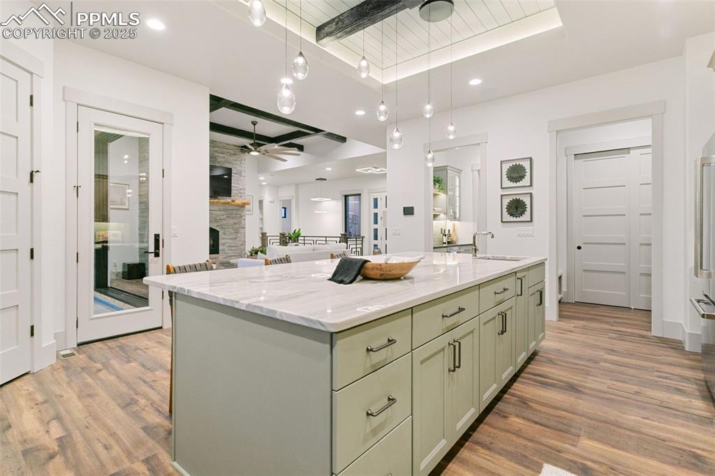 Image 6 of 50: Kitchen