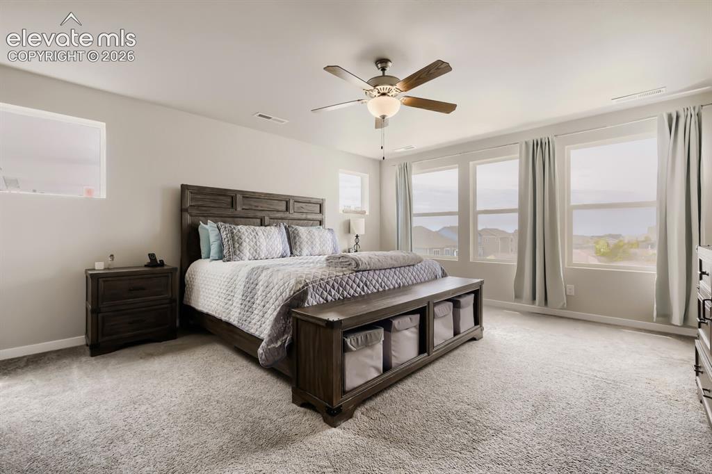 Image 18 of 48: Bedroom