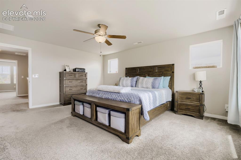 Image 19 of 48: Bedroom