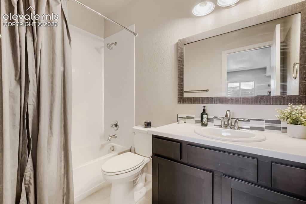Image 39 of 48: Bathroom