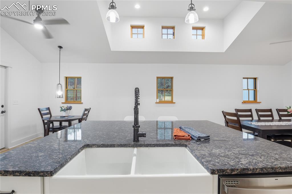 Image 16 of 45: Kitchen