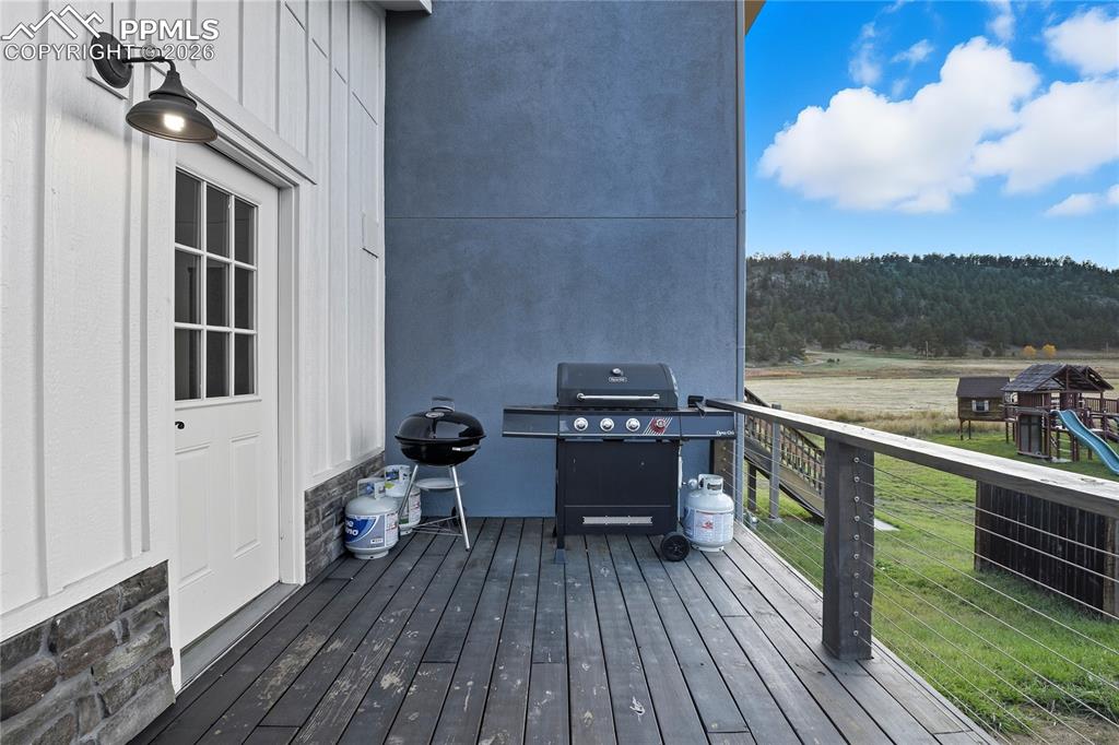 Image 18 of 45: Main Level Suite w/ en-suite bath and Laundry Hookup
