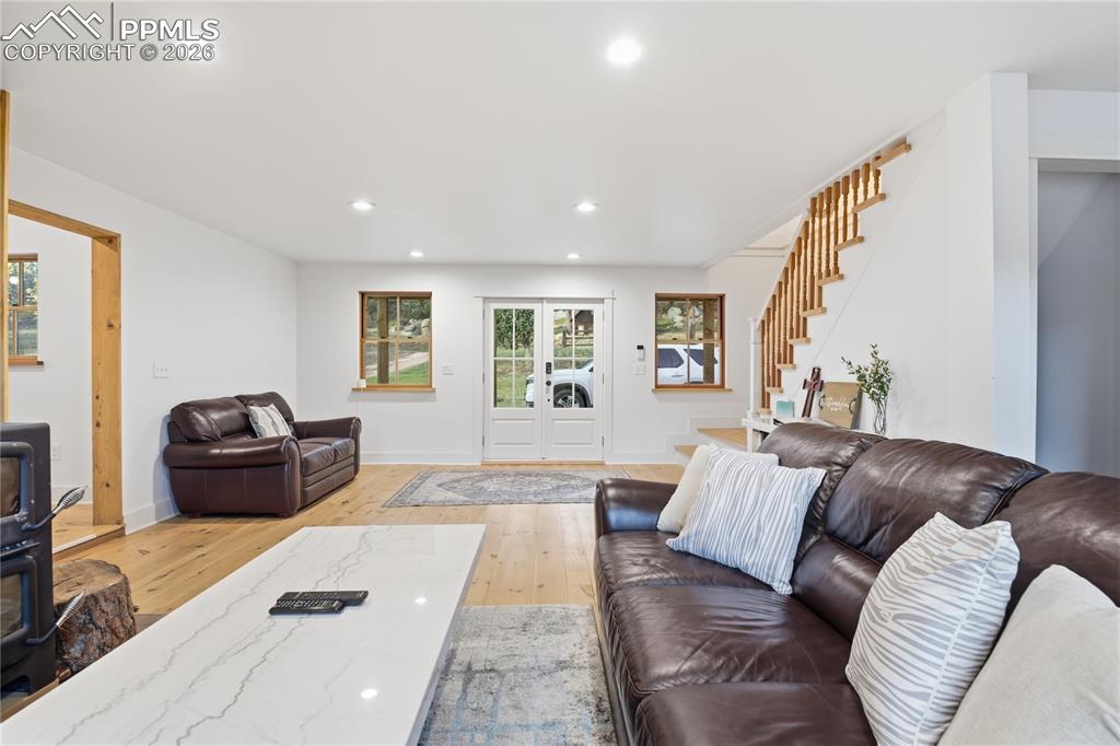 Image 7 of 45: Living Room to the Front Door