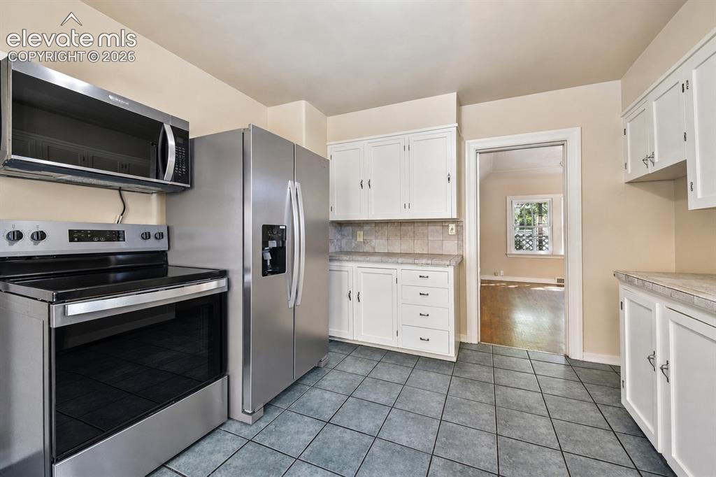Image 8 of 31: Kitchen