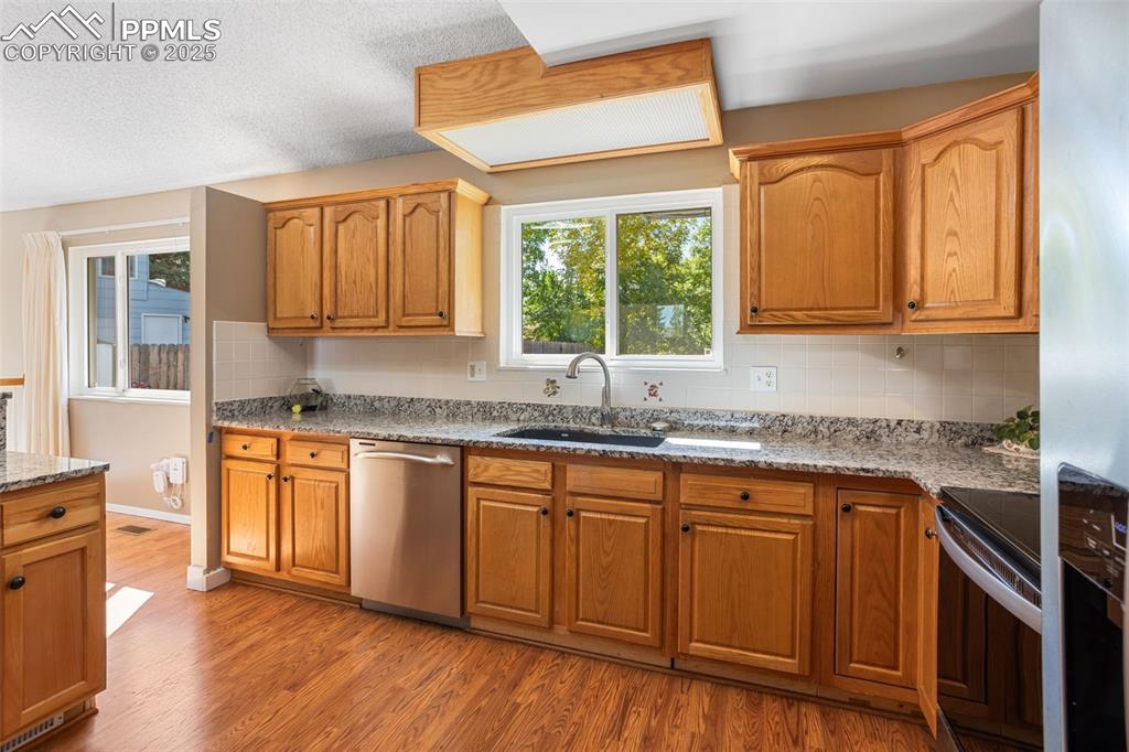 Image 11 of 35: Kitchen