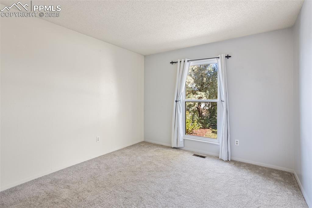 Image 16 of 35: Bedroom