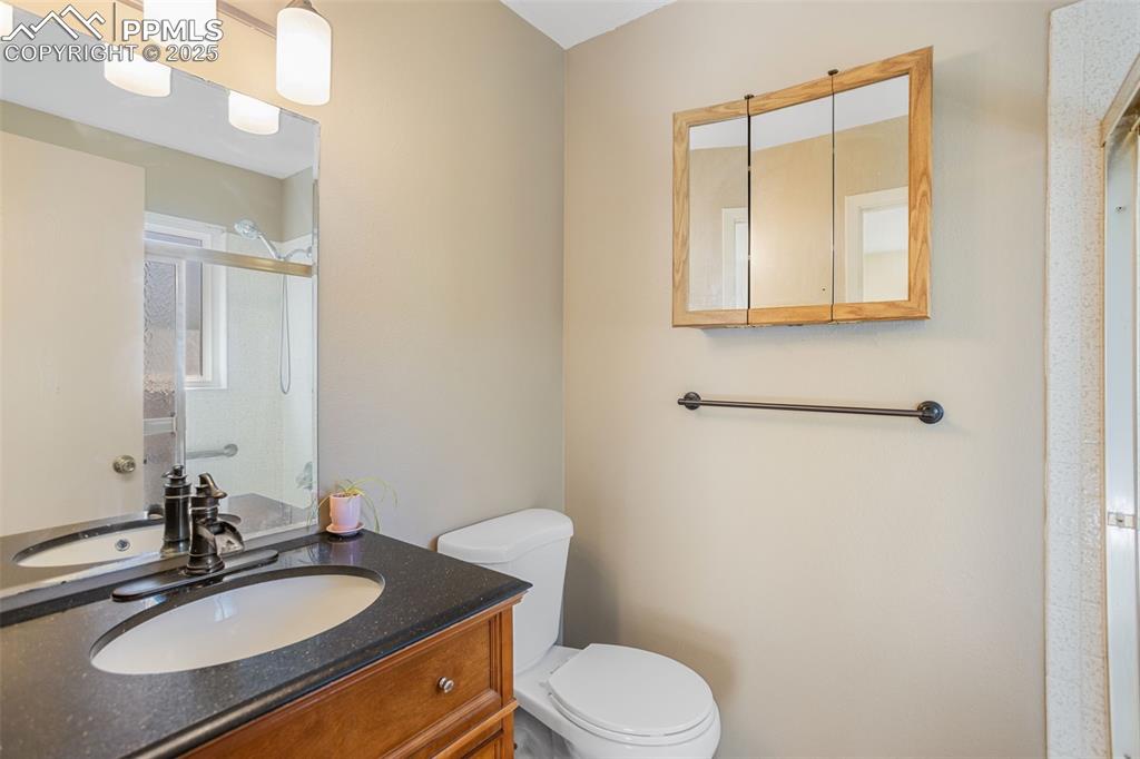 Image 19 of 35: Bathroom