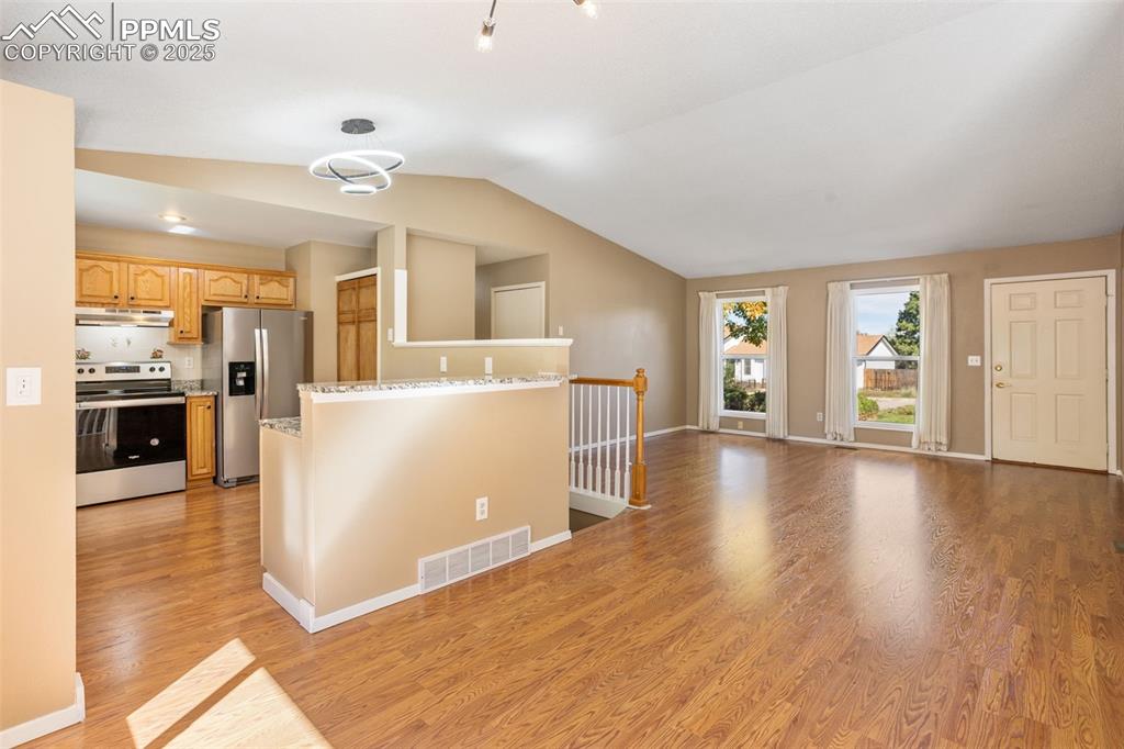 Image 7 of 35: Kitchen