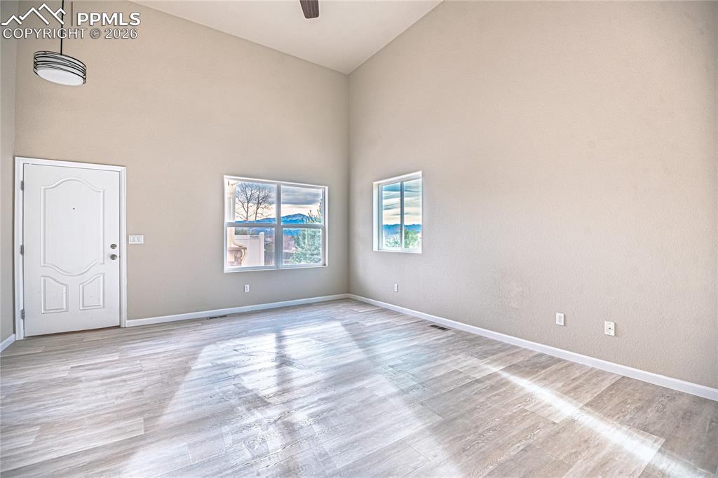 Image 10 of 36: Entry