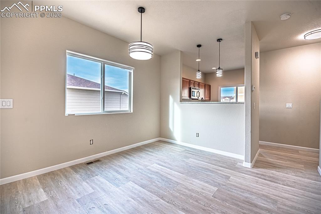 Image 11 of 36: Dining Area