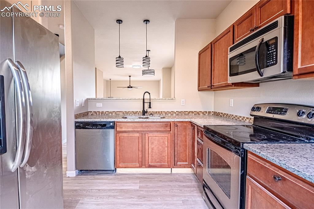 Image 16 of 36: Kitchen