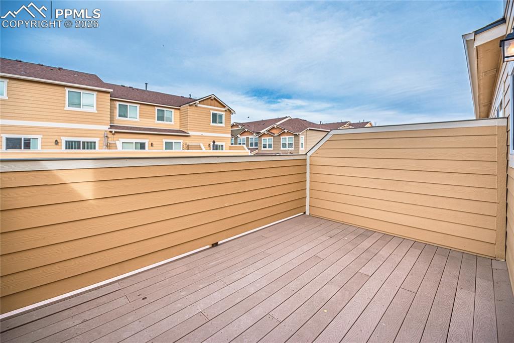 Image 17 of 36: Deck