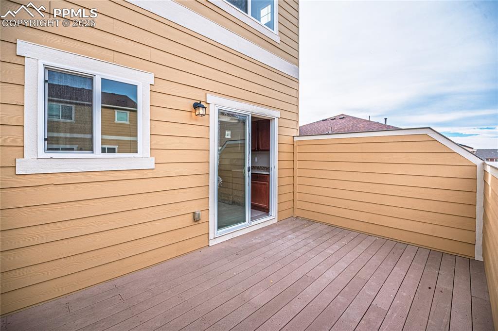 Image 18 of 36: Deck