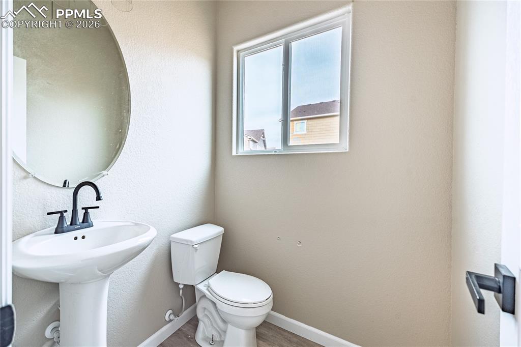 Image 19 of 36: Bathroom