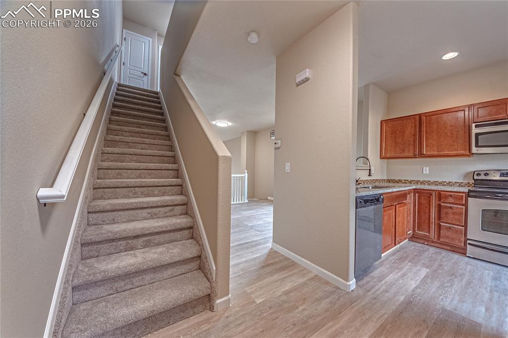 Image 20 of 36: Kitchen