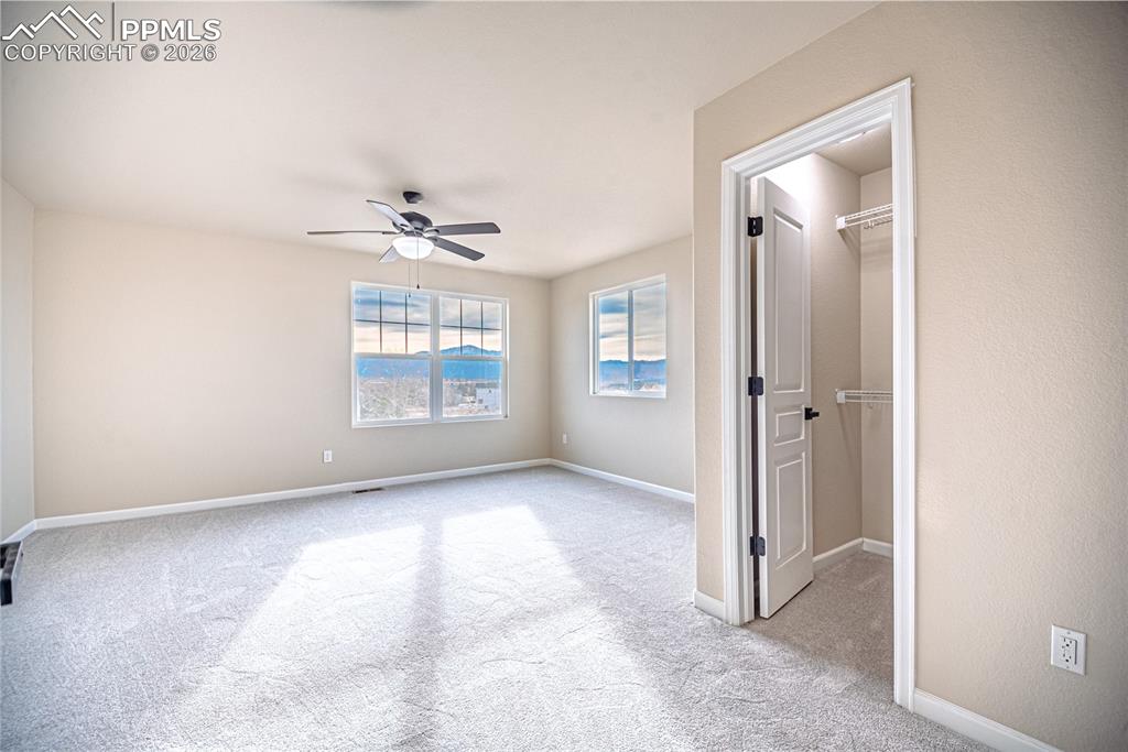 Image 22 of 36: Bedroom