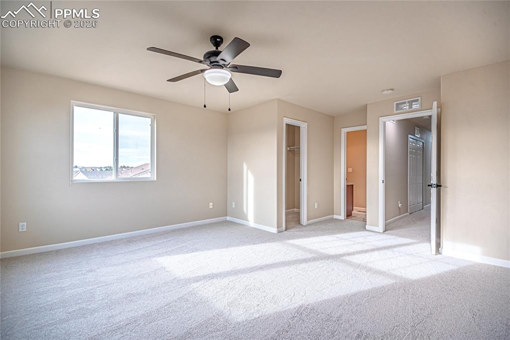 Image 23 of 36: Bedroom