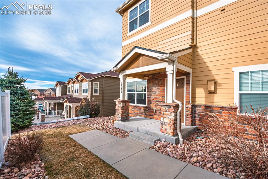 Image 36 of 36: Entry