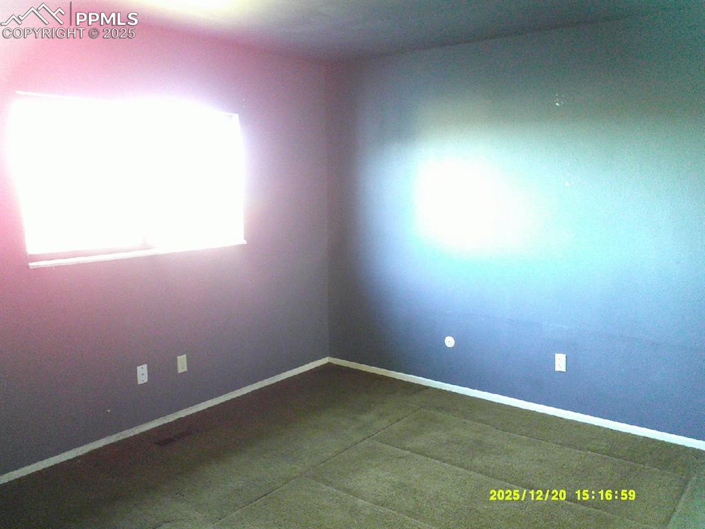 Image 8 of 16: Bedroom