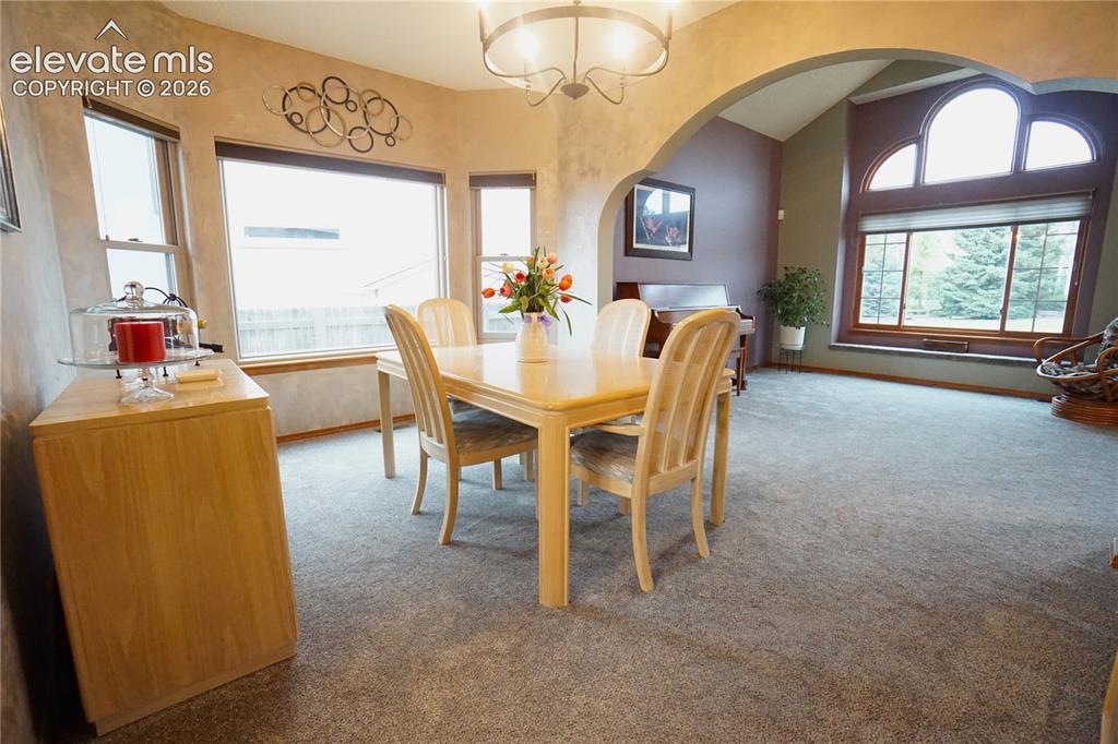 Image 11 of 50: Dining Area