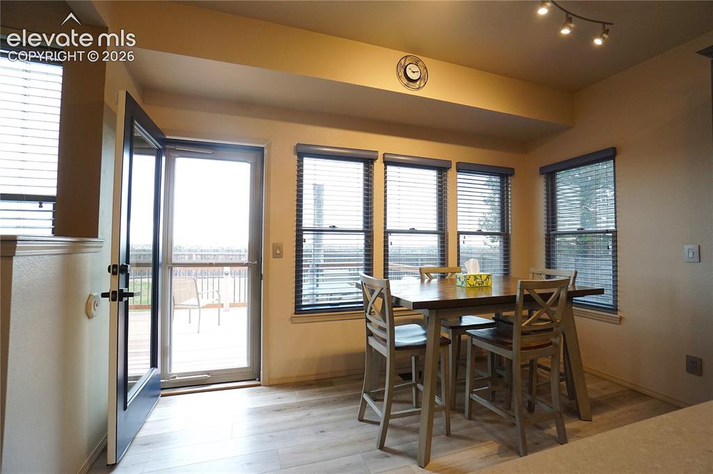 Image 19 of 50: Dining Area