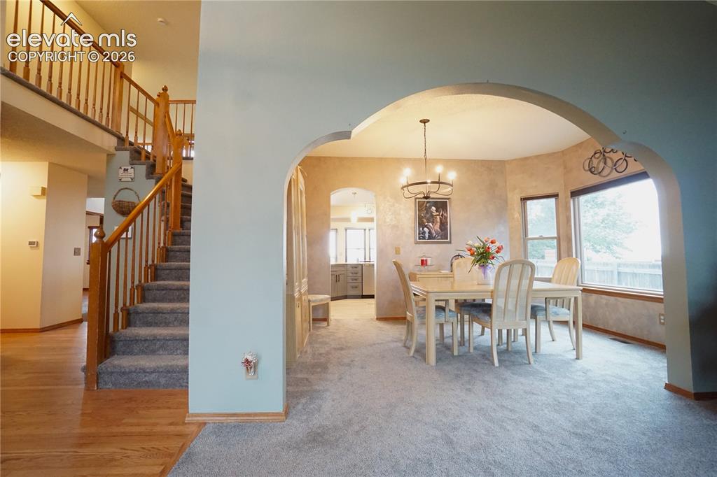 Image 9 of 50: Dining Area