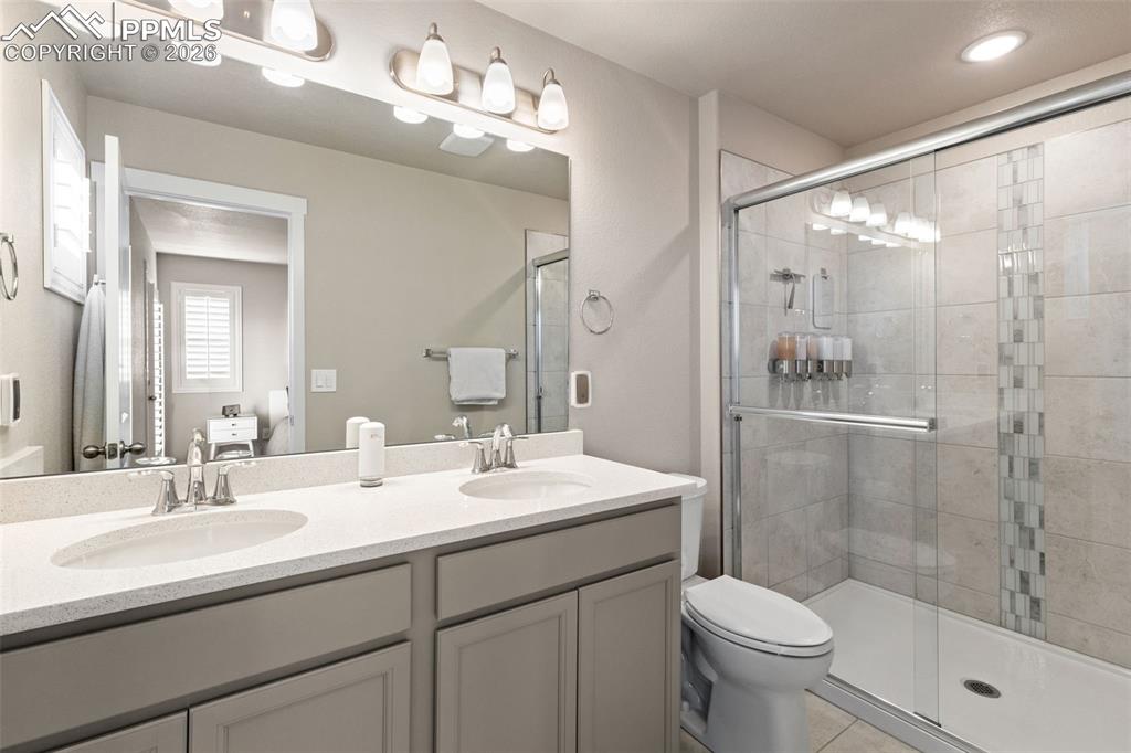 Image 19 of 41: Bathroom