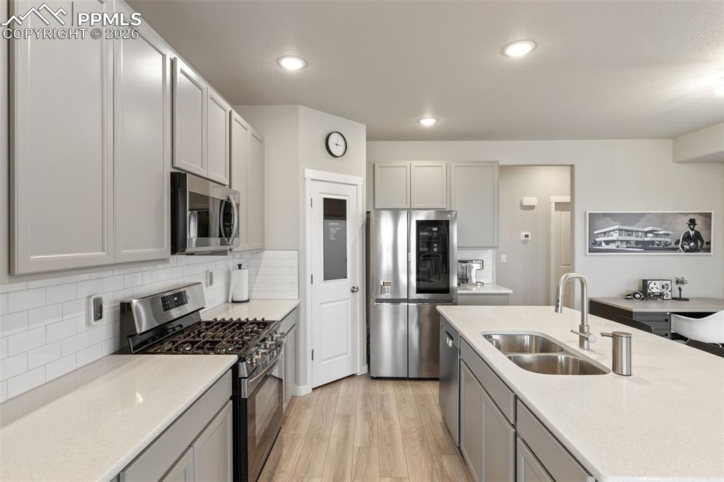 Image 9 of 41: Kitchen