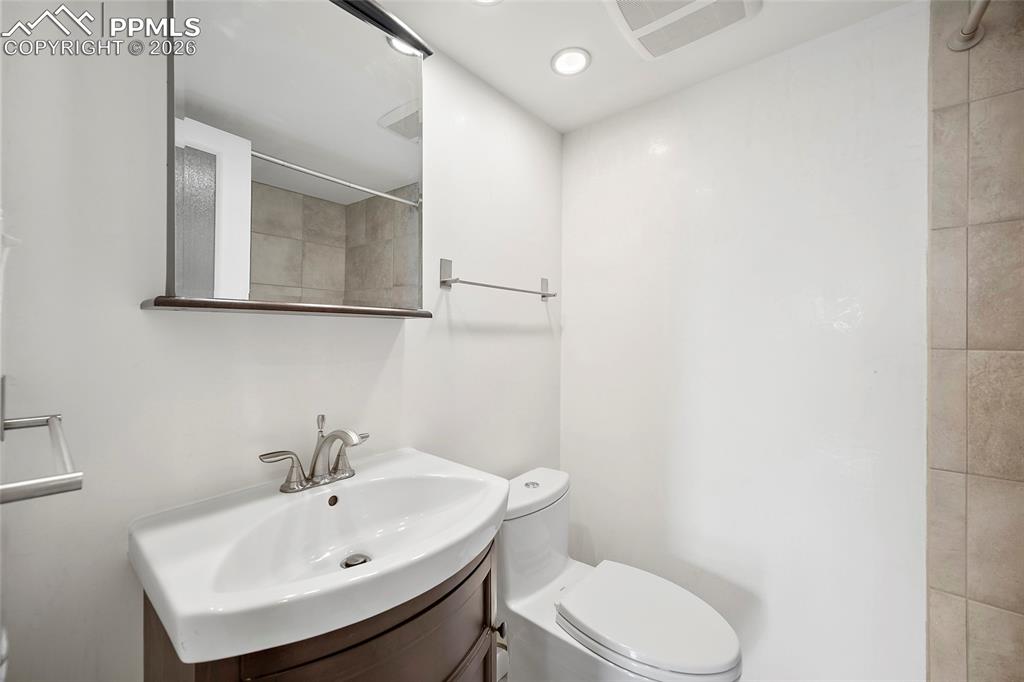 Image 11 of 41: Bathroom