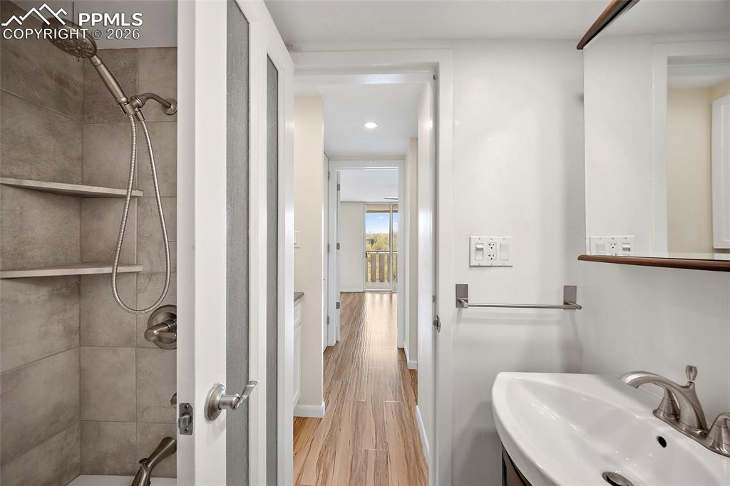 Image 9 of 41: Bathroom 