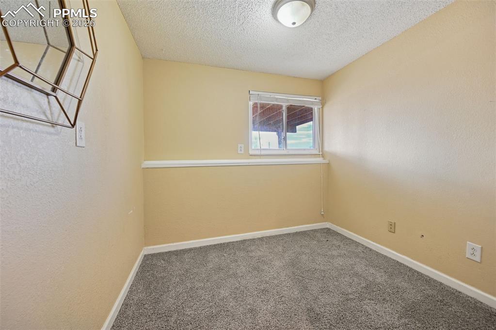 Image 18 of 25: Downstairs bedroom