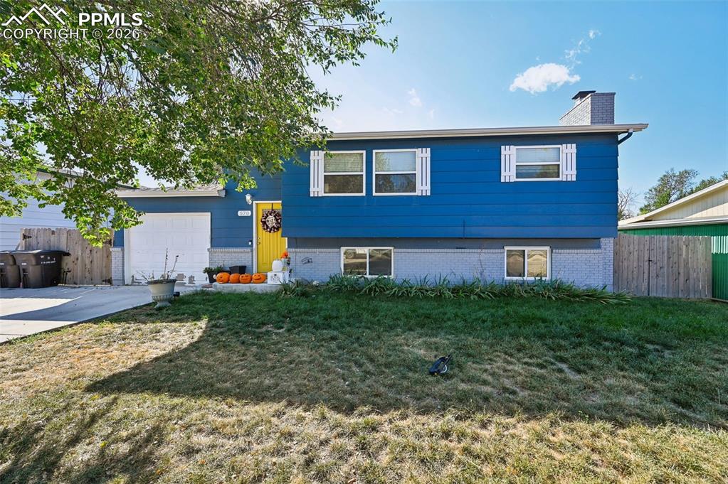 Image 2 of 25: Front of house