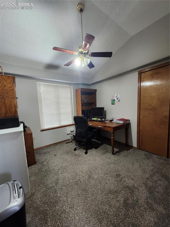 Image 14 of 19: Office