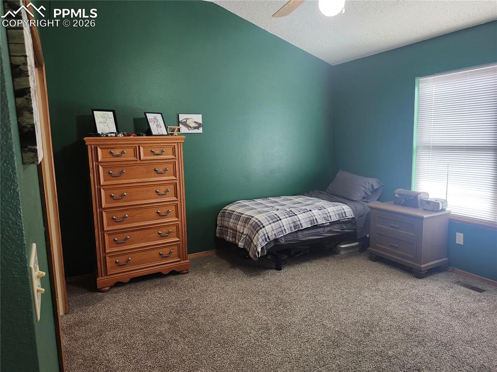 Image 18 of 19: Bedroom