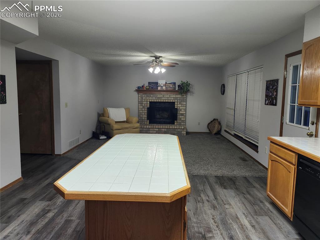 Image 7 of 19: Living Room