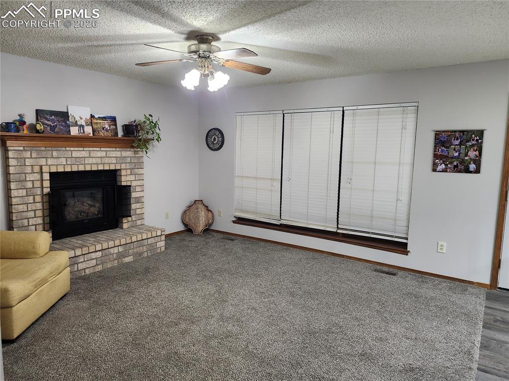 Image 8 of 19: Living Room